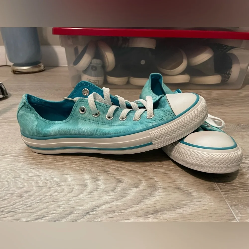Converse - Picture 1 of 3